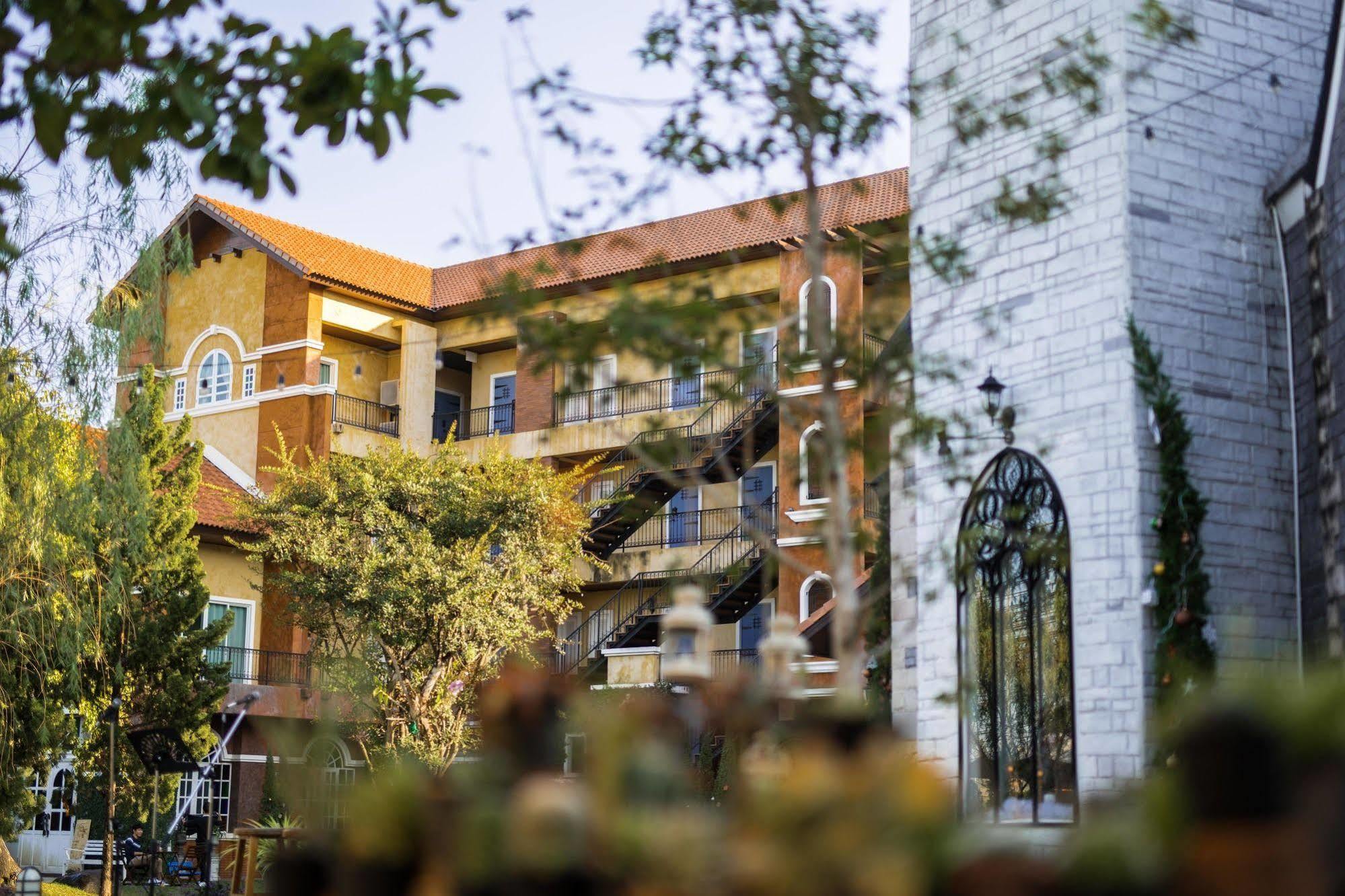 San Pareni Hotel Chiang Mai Esterno foto